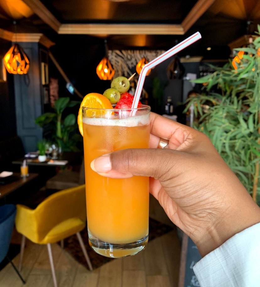 Boisson fruitée servie au restaurant